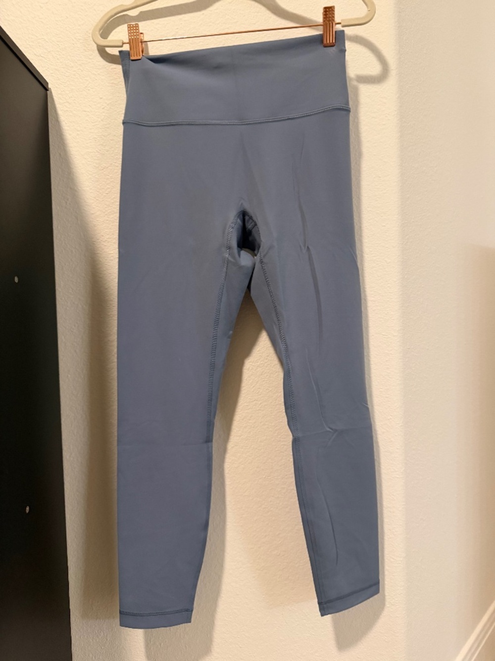 EUC Lululemon Steel Blue No Line Wunder Train HR Tight 25", Size 8